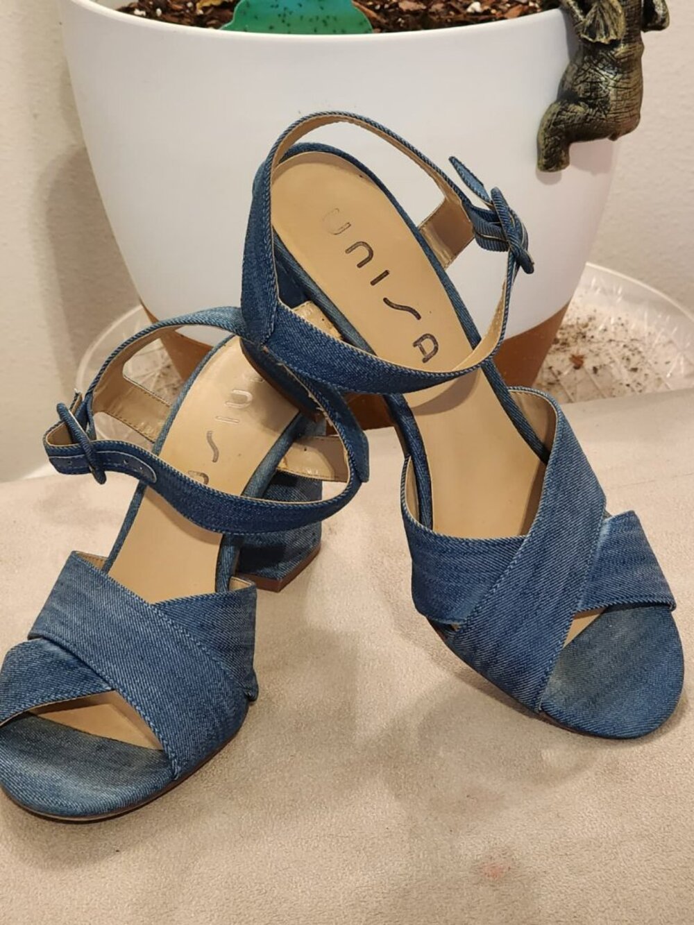 Unisa Denim Block Heel Crisscross Sandals Sz 9